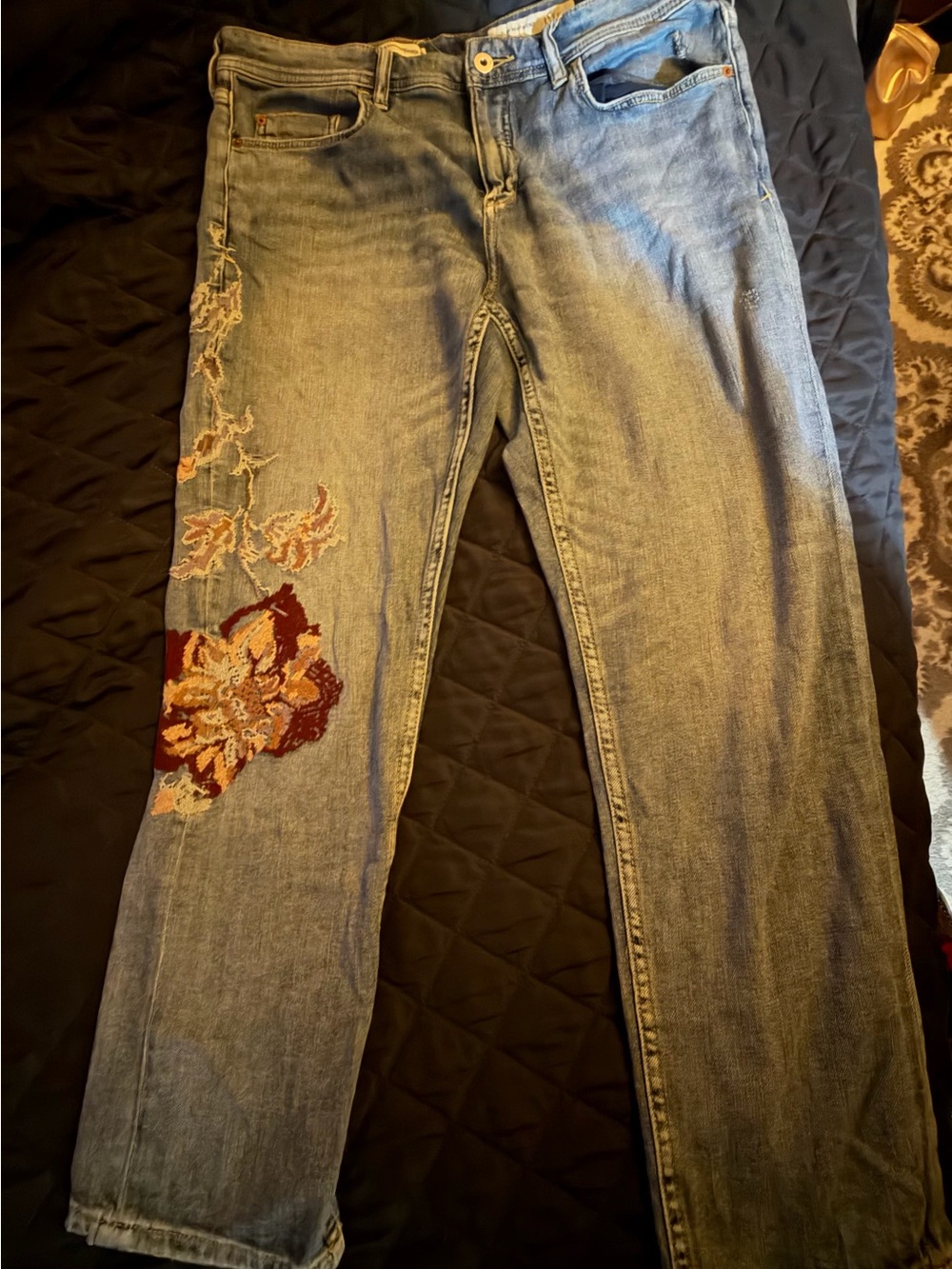 Pilcro by Anthropologie Slim Boyfriend Jeans Embroidered Soft Denim - Size 31 - Picture 5 of 6